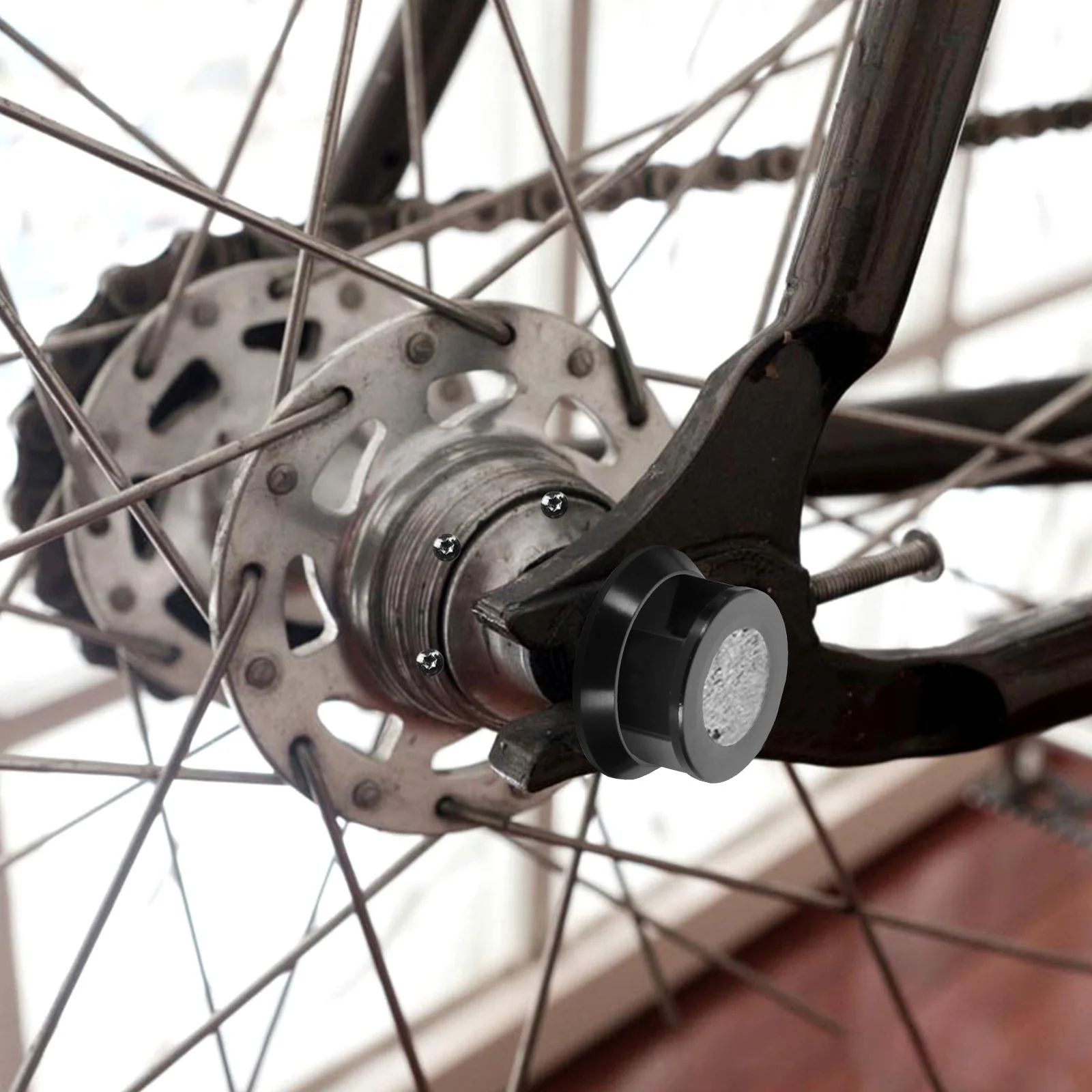 2Pcs Aluminum Alloy Hub Nut M10 Lightweight High Strength Fixed Gear Dustproof Wheel Nuts for Bike Rear Hub Wheel Nuts