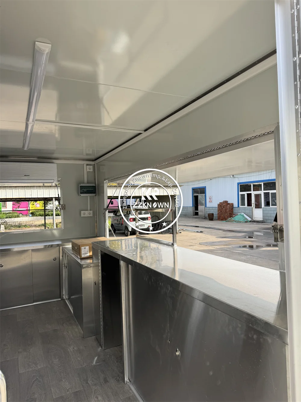 รถบรรทุกจัดเลี้ยง รถเข็นไอศกรีม รถบรรทุกอาหารจานด่วน ห้องครัวเคลื่อนที่ ตู้กาแฟ อุปกรณ์ครบครัน รถพ่วงอาหาร รถเข็นสุนัขร้อน