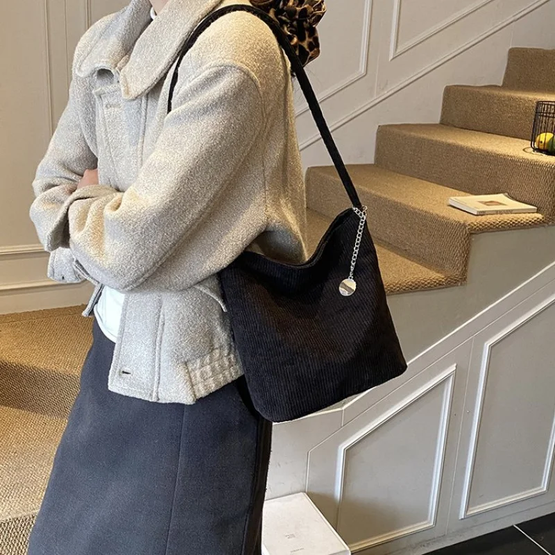 

Premium Women's Crossbody-Bag Crafted From Aster-Patterned Leather Boasting Honduras Vintage Spacious Soft Daily Look