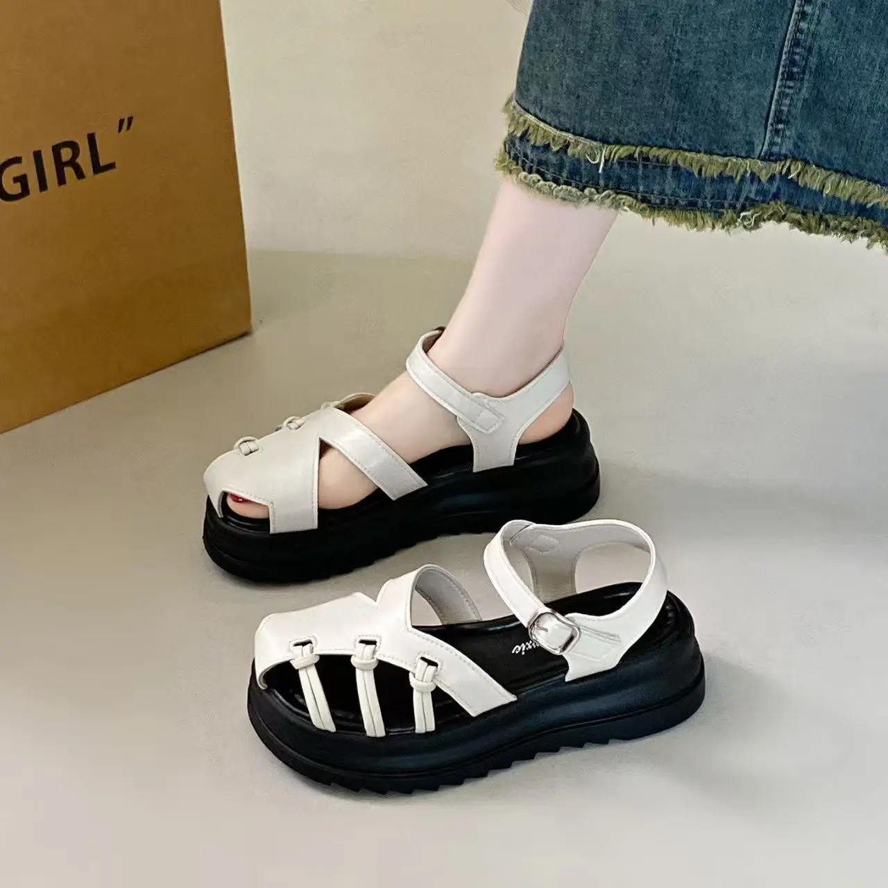 Little Girls Platform Leather Cage Sandals 2026 New Summer Kids Barefoot Beach Shoes Non-slip Simple Retro Vacation Dress Up