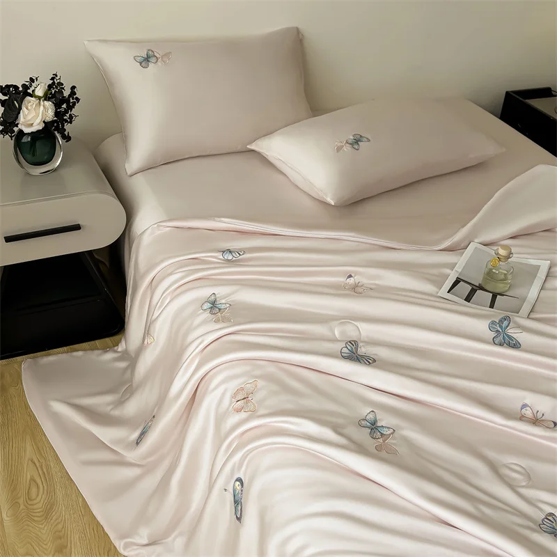 Lyocell Tencel summer cooling air-conditioned blanket, quilt, and quilted blanket are machine washable, designed for lightweight
