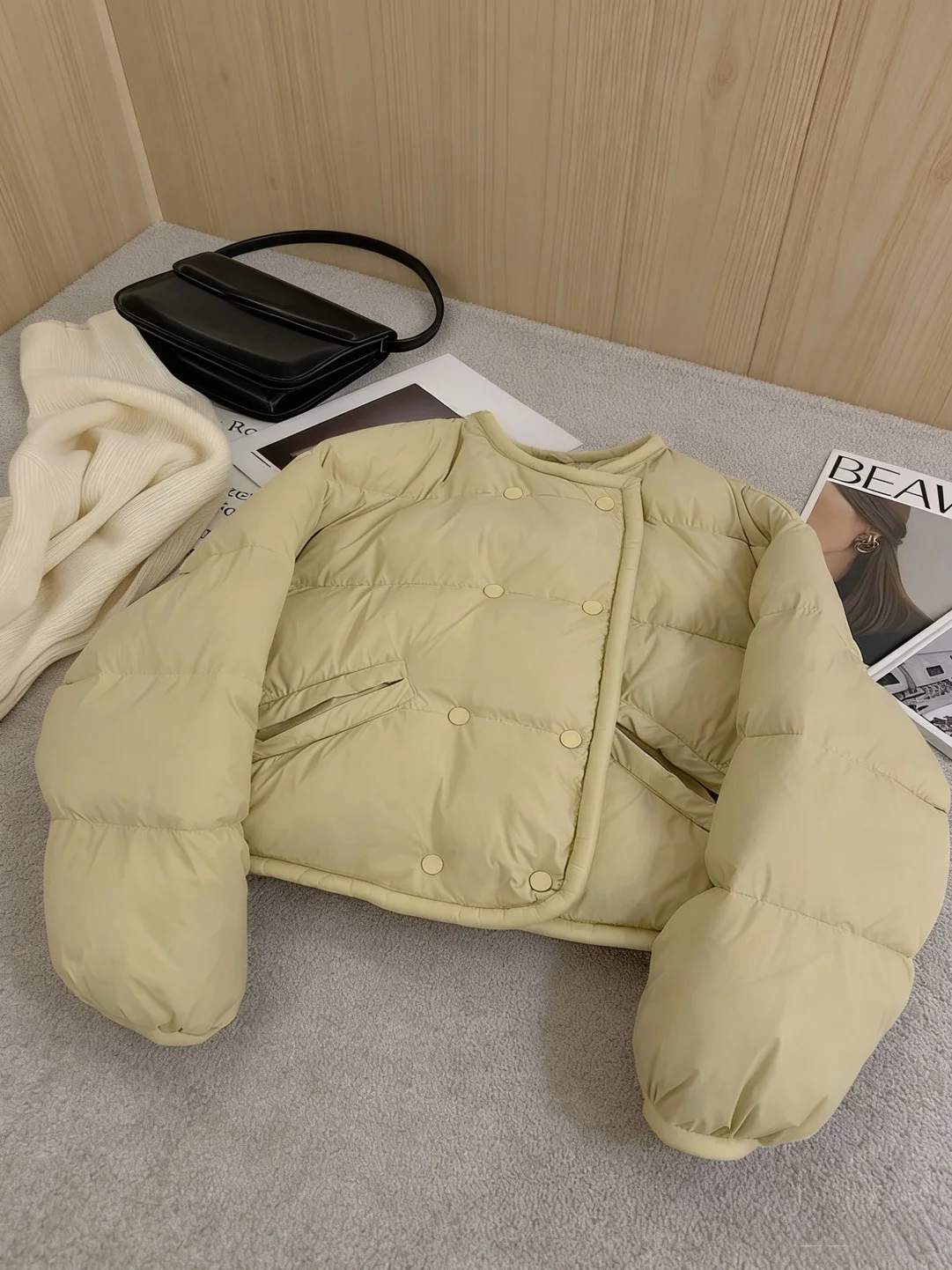 

Fashionable Thick Short Coat round Neck Warm Cotton Women's Wear 2025 Winter New Style Simple Match Korean Version Long Sleeve