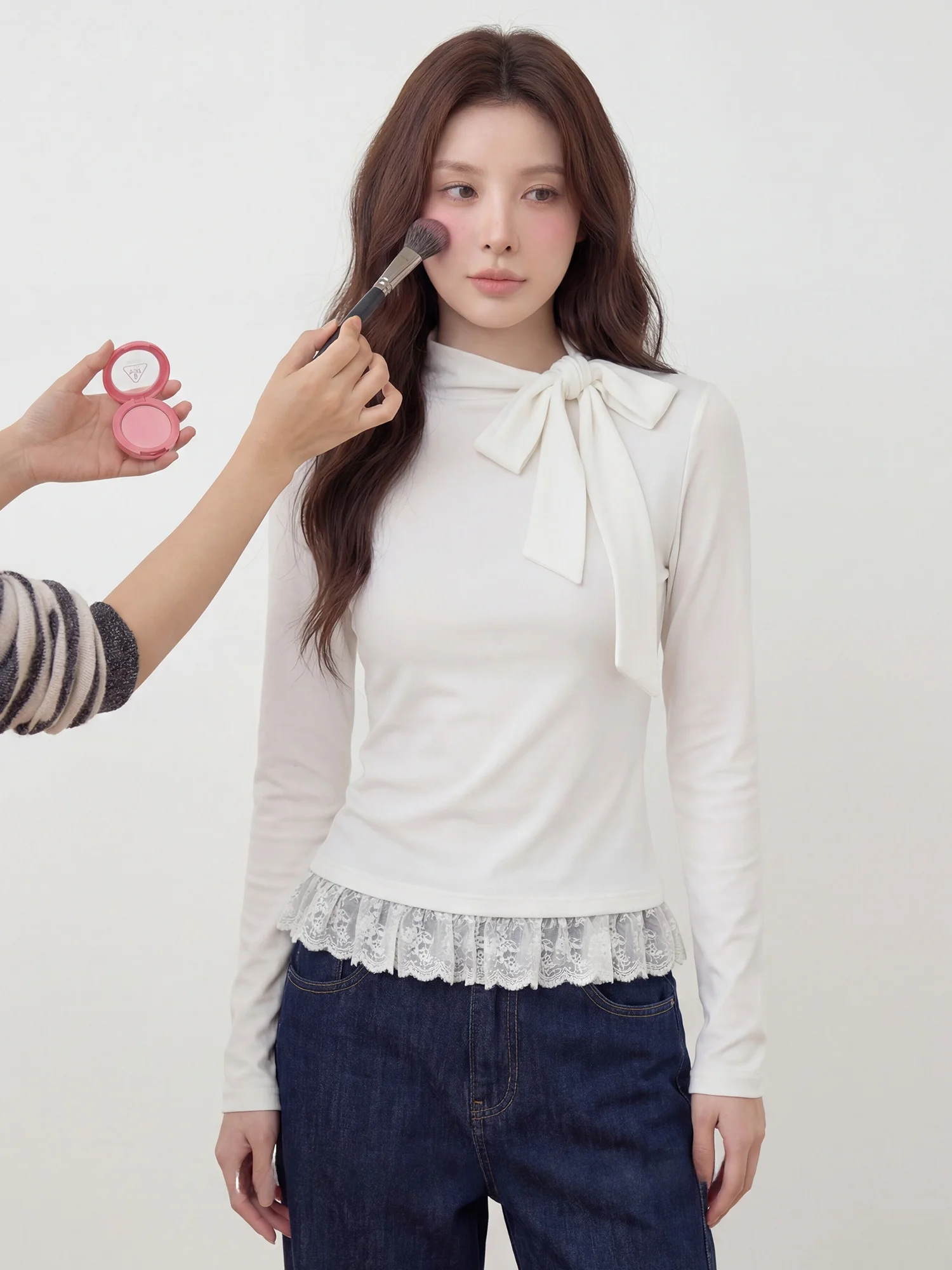 

Белая женская футболка с длинным рукавом и кружевными вставками, новая весенняя коллекция, базовая модель, французский стиль, облегающая, дышащая