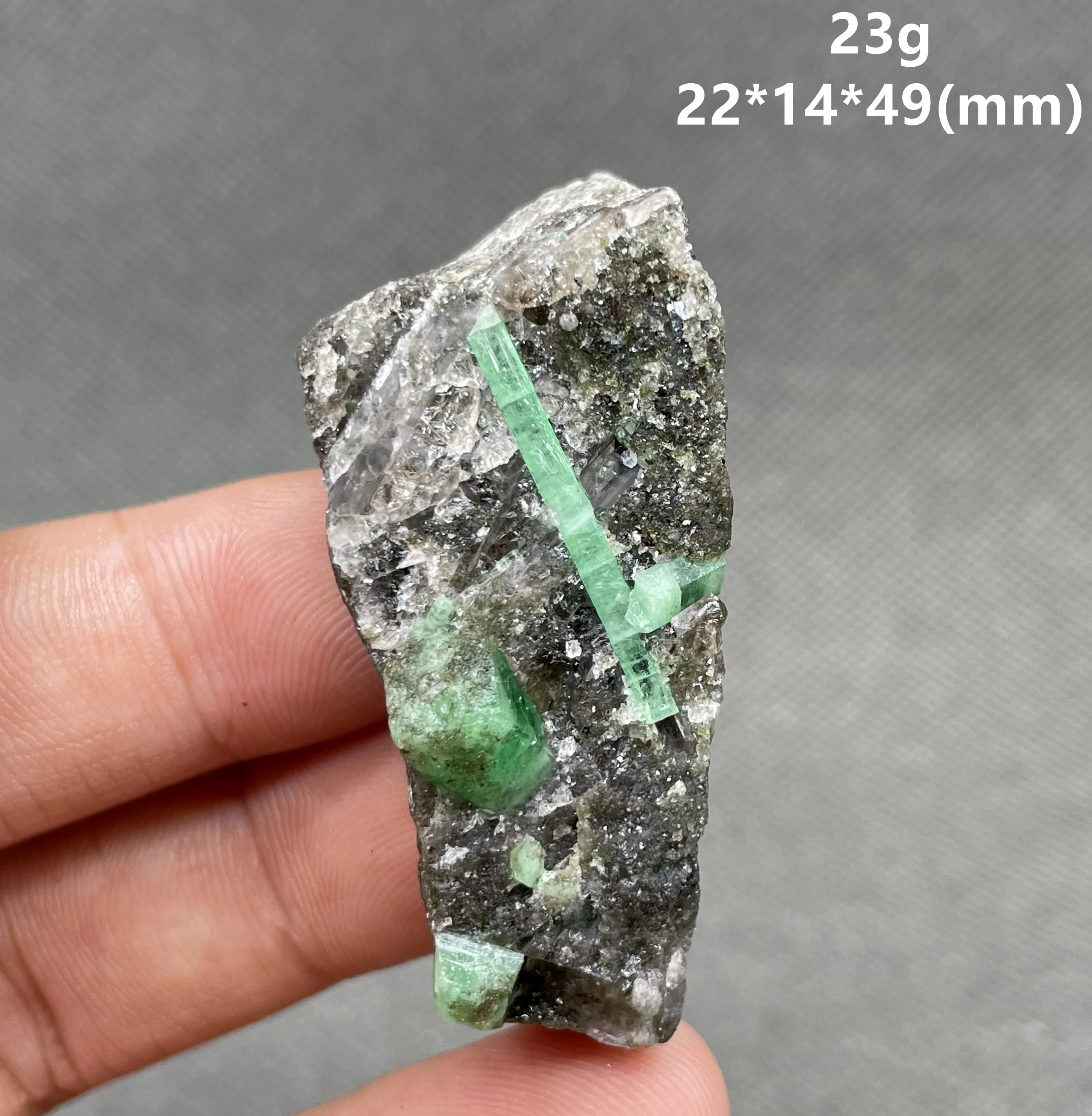 BEST! 100% Natural green emerald mineral gem-grade crystal specimens stones and crystals quartz crystals from China