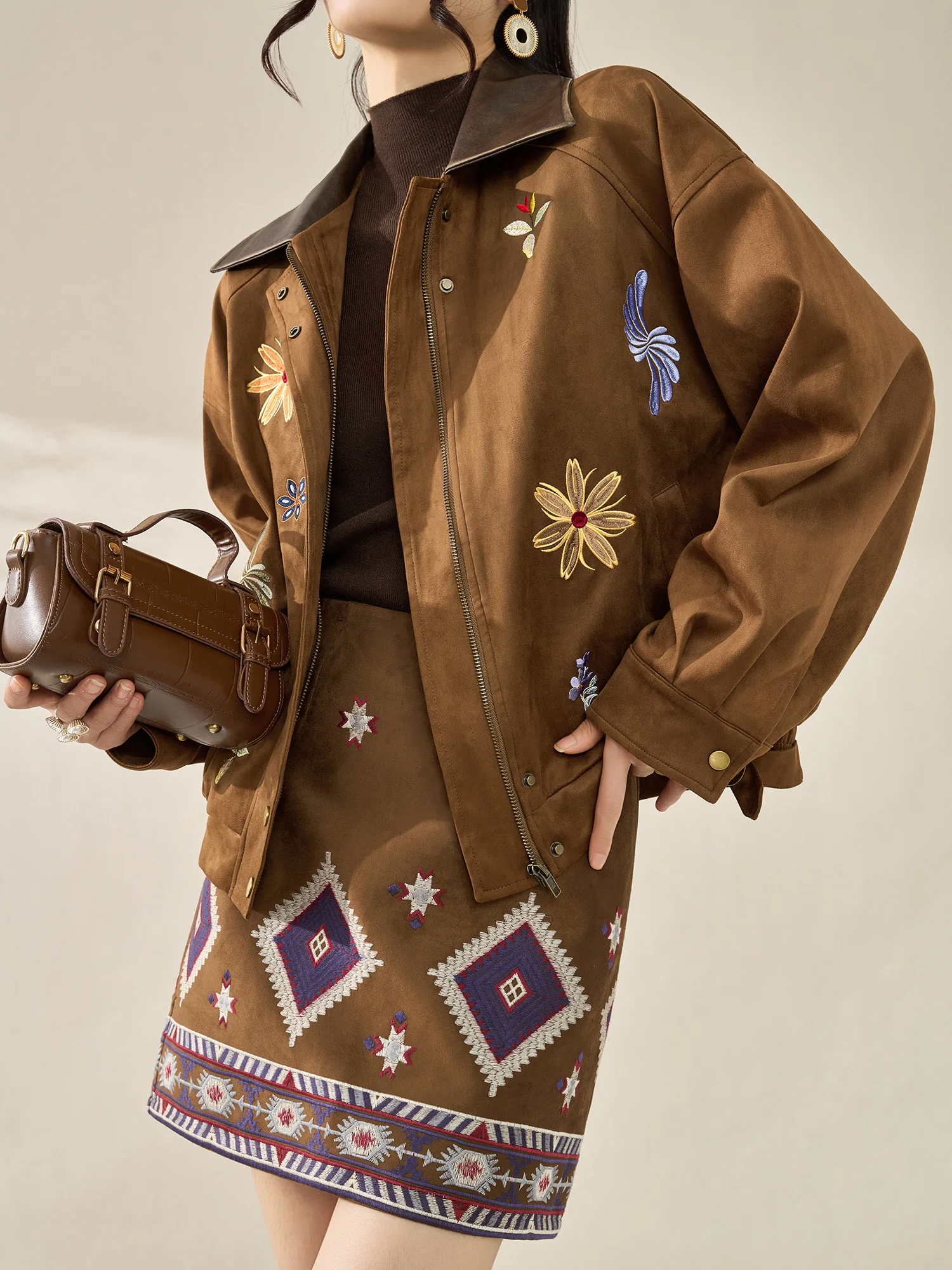 

Ele Embroidered Suede ort Jaet Women's Autumn Winter Faion Top Flowing Era Heavy Work Embroidery Stand Collar Coat