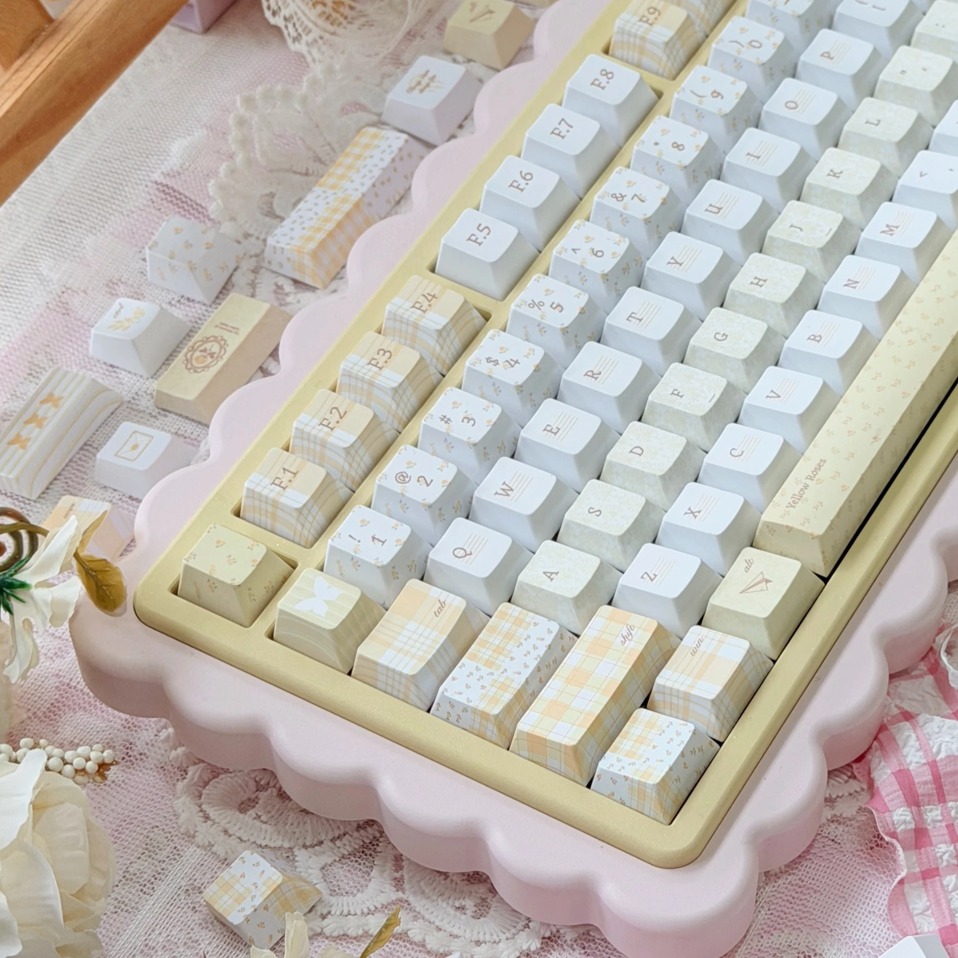 MAIMOOO Yellow Rose Keycaps Cherry Pbt Cute And Simple For Aula/Ajazz Keyboards Keycap 130 Keys