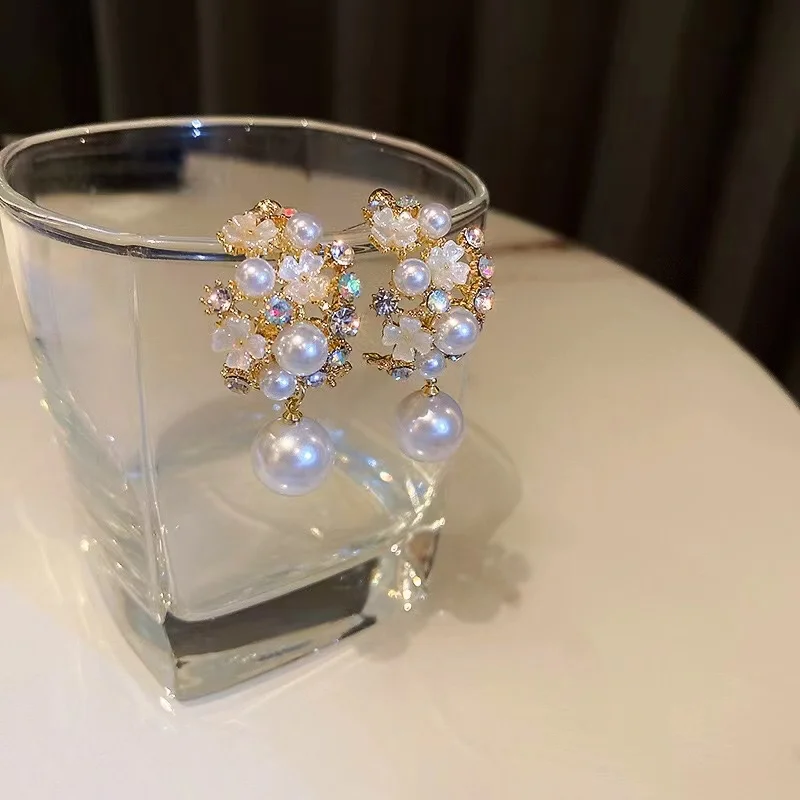 New Arrival Pearl Vintage Geometric Simple Micro Inlaid Hollow Flower Women Dangle Earrings Fashion Sweet Elegant Lady Jewelry