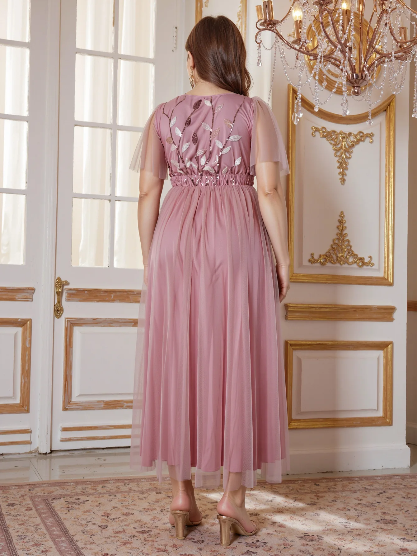 فستان سهرة رسمي طويل أنيق برقبة على شكل حرف V وأكمام قصيرة باللون الوردي