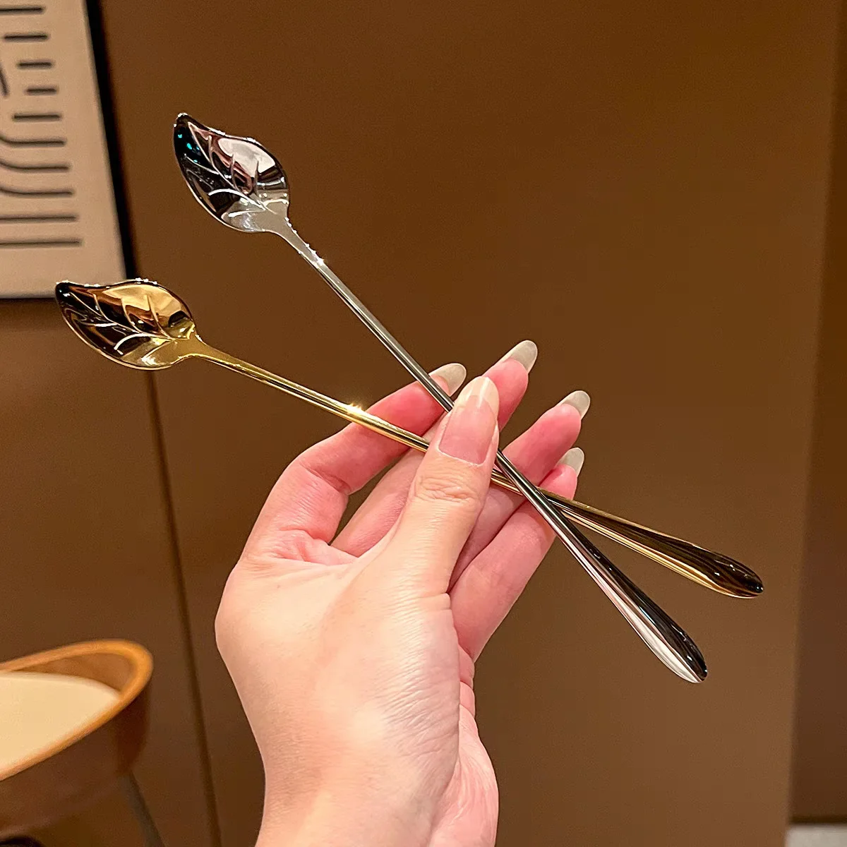 Light Luxury Stainless Steel Dessert Spoons - High-Appearance Long-Handle Design for Exquisite Home Dining