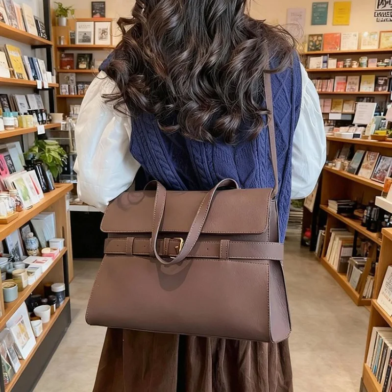 Versatile Shell Bag Maillard Style Floral Accent Crossbody Underarm Bag Daily Use Exquisite