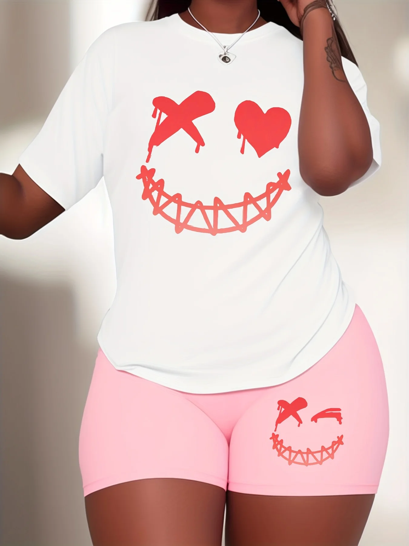 Women\'s Plus Size 2-Piece Set, Short Sleeve T-Shirt With Pinkish Heart Smile Face Graphic Streetwear, Matching Pinkish Shorts,