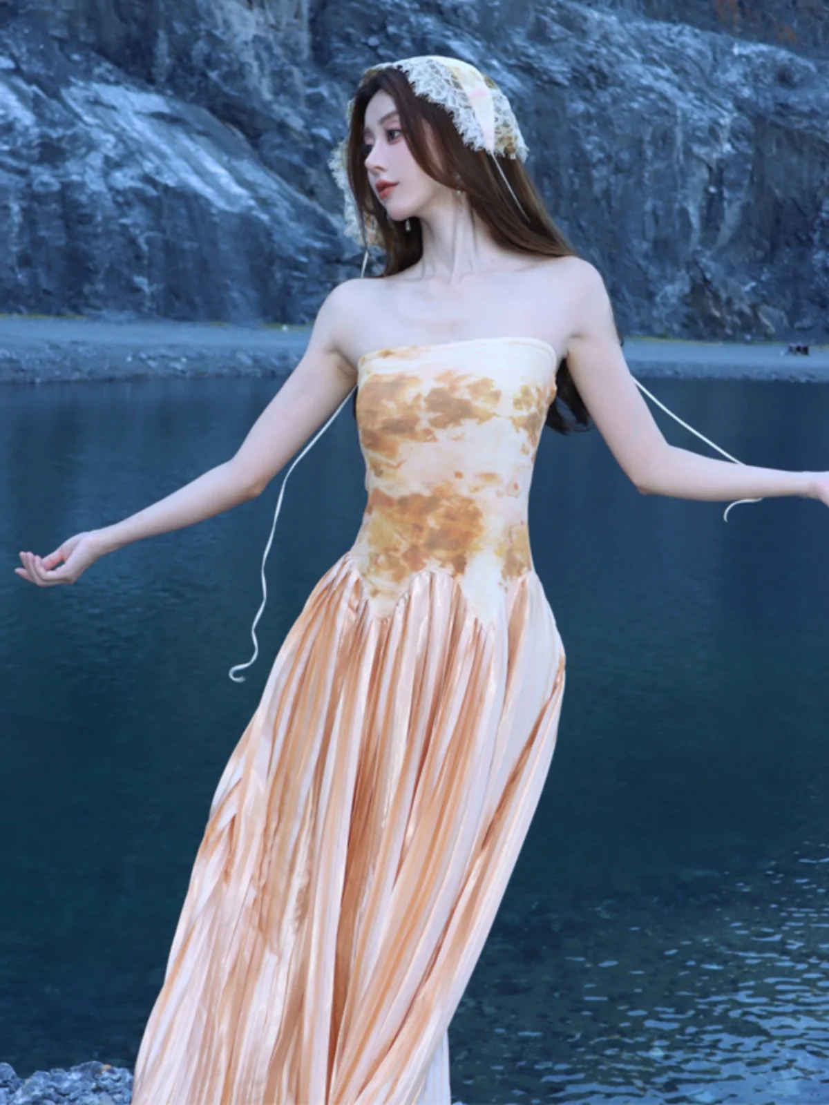 エレガントなフラワープリントプリーツパーティードレス女性のセクシーなストラップレスノースリーブオフショルダーハイウエスト背中の開いたウエディングガラドレス wh8