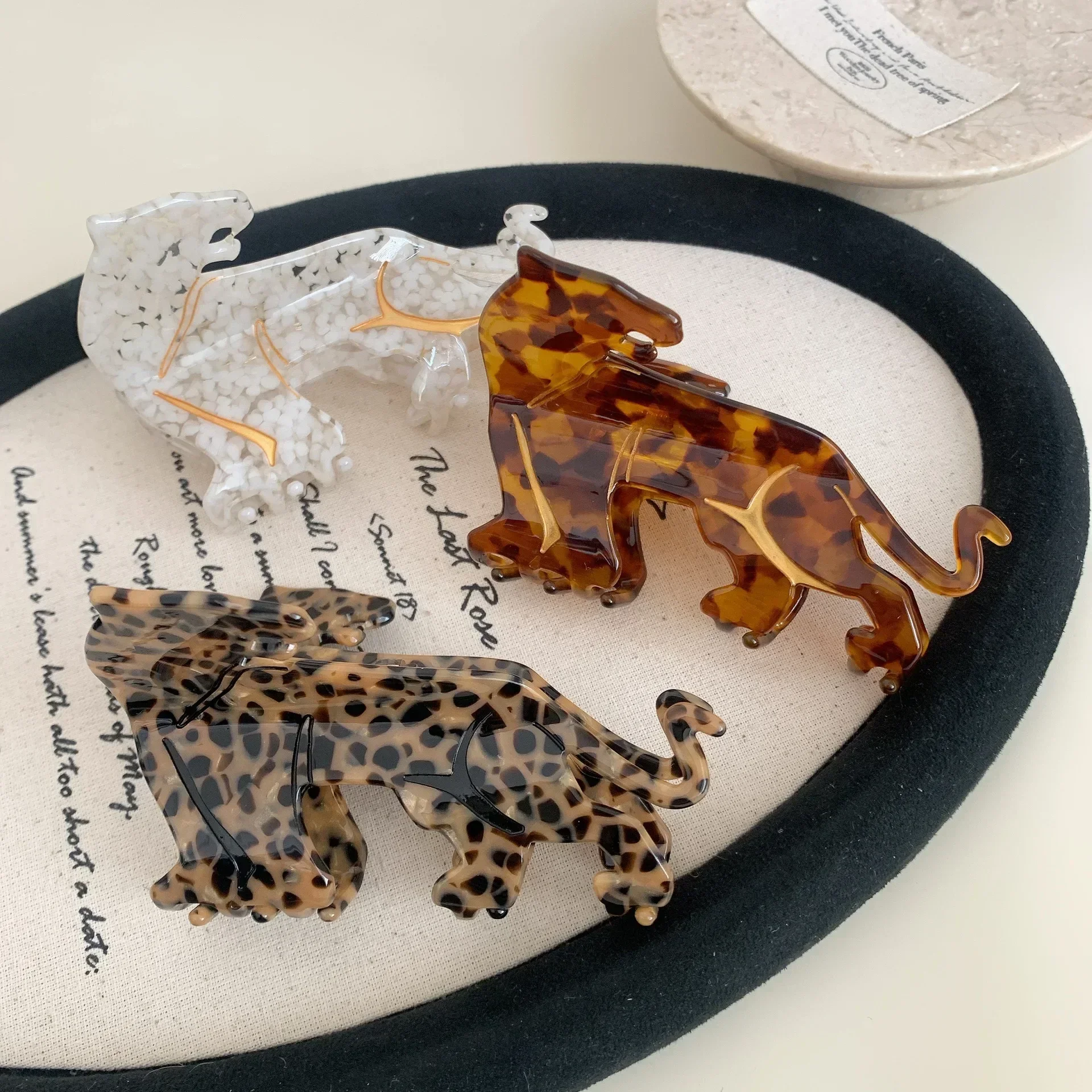 

DS Creative Animal Series Cheetah Hair Claw Acetate Claw Clips Winter Leopard Print Crab Hair Clips for Women Hair Accessories