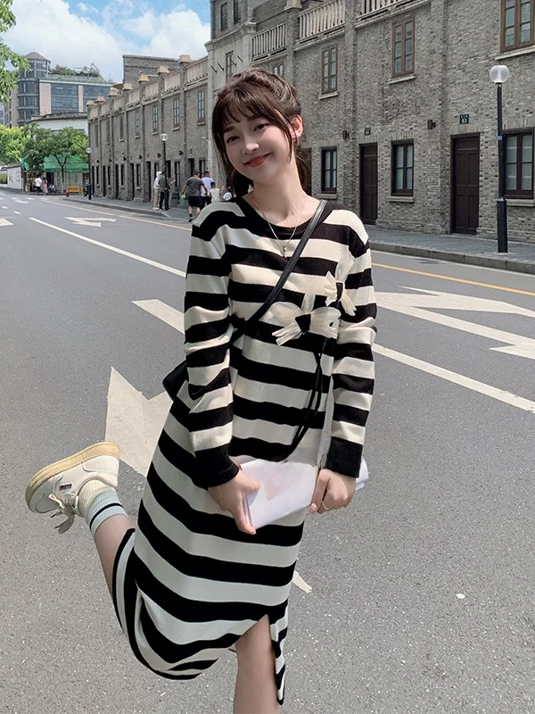 

Ladies' Long Sleeve Sweatshirt Dress with 3D Flower Design And Black White Stripes Comfortable Loose Style Slimming Long Dress