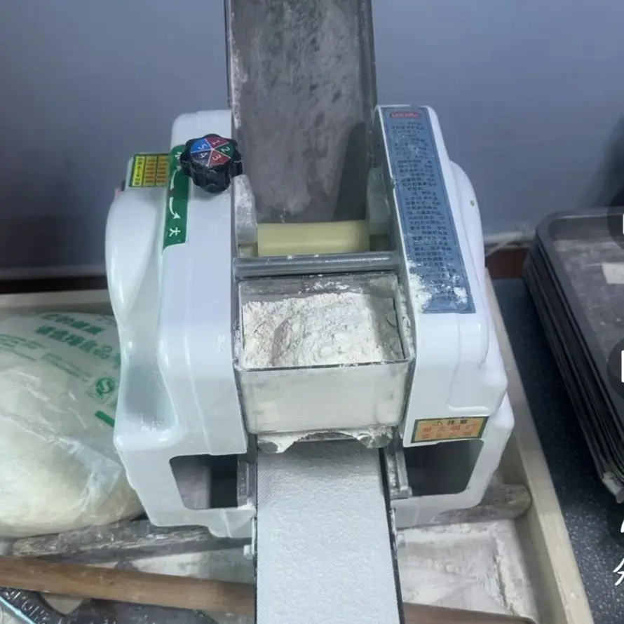 

Машина для изготовления пельменей Wonton 2023, машина для изготовления теста, машина для изготовления кожи, имитация ручной работы, маленькая коммерческая форма на заказ