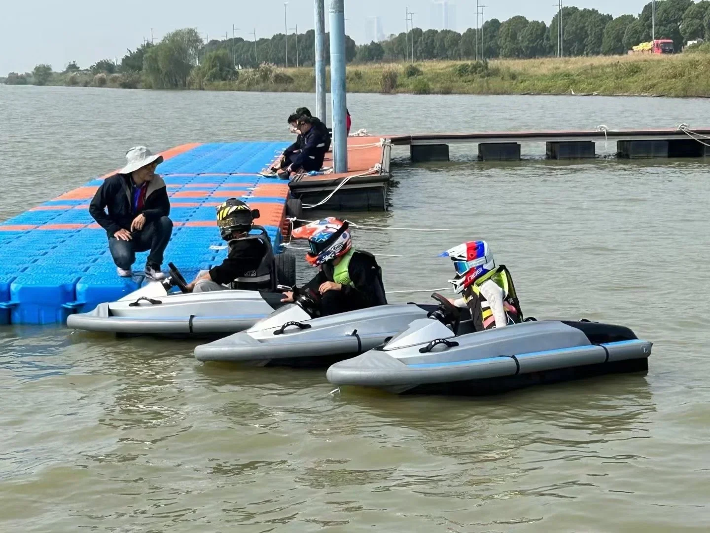 Fast mini jet boat, good things to share, highly recommended