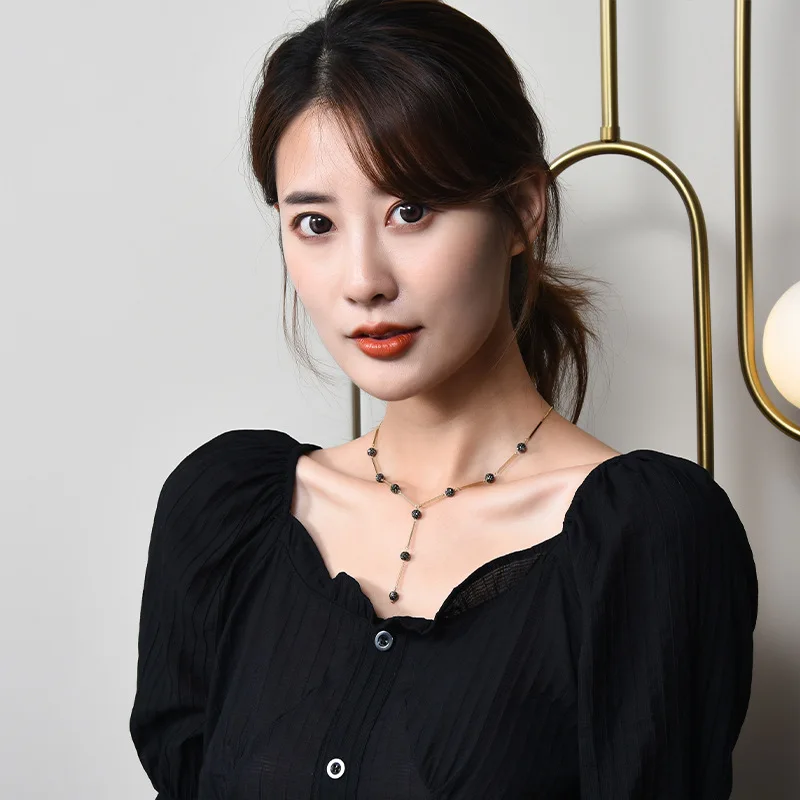 Y字型ダイヤモンドボールネックレス、恋人へのトレンディなギフトアクセサリー、冷たくエレガントでありながらフェミニン、鎖骨チェーン