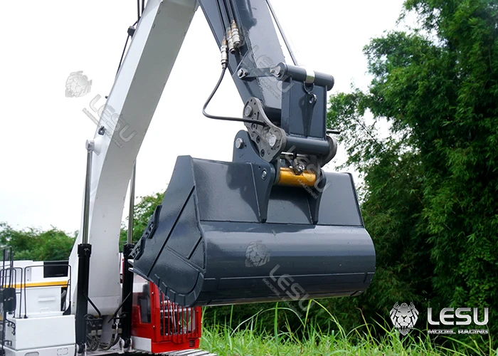 Metalowy chwytak selektorowy LESU, mocowanie stałe do koparki hydraulicznej RC 1/14, części ramienia symulujące operacje inżynieryjne.