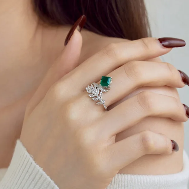 S925 Silver Ring with Leaves Surrounding Emerald Main Stone Fashion Design Ring Jewelry