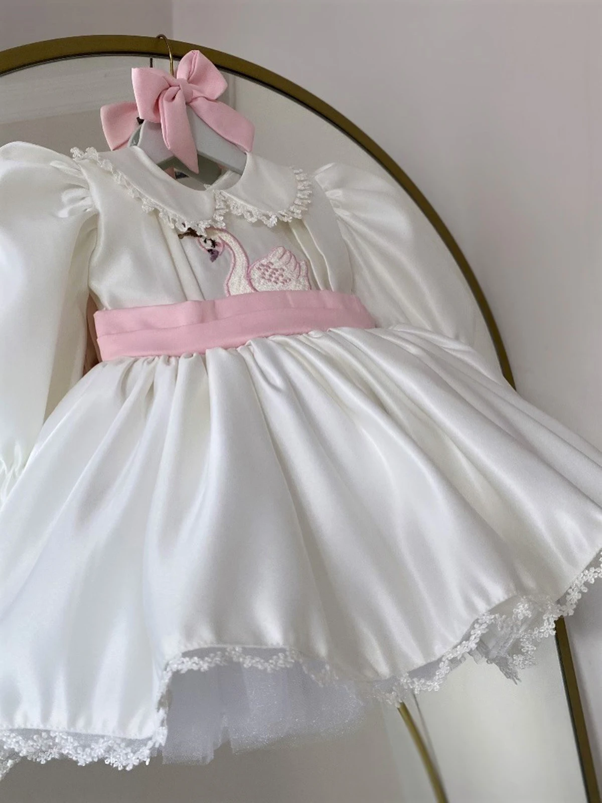 

Spring Autumn Girl Long Sleeves Pink Bow Swan Embroidered White Dress For Casual Party Birthday Wedding Photography
