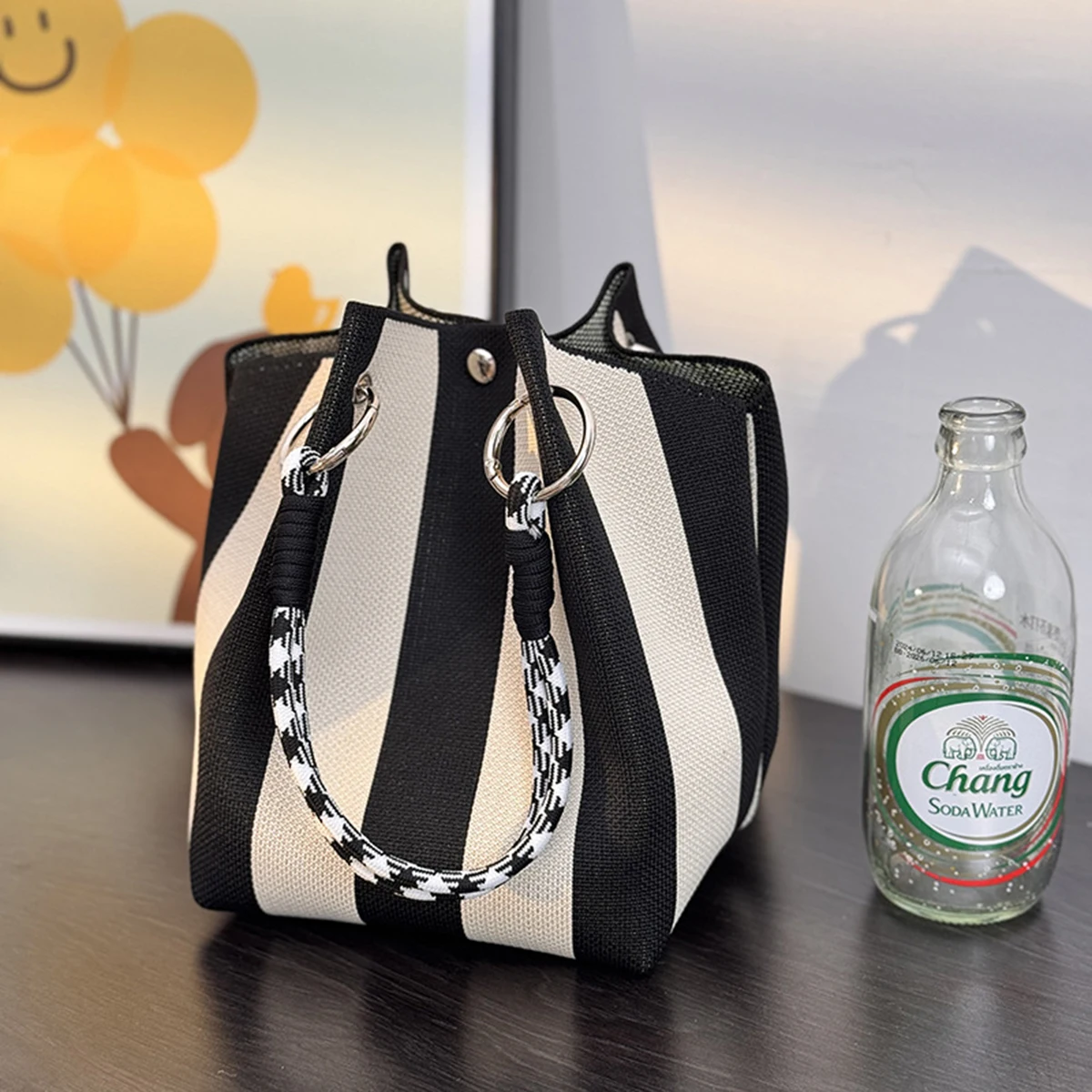 2026 This Multi-color Knitted Retro Bucket Handbag Is Simple and Color-blocked, Versatile and Easy To Carry with You