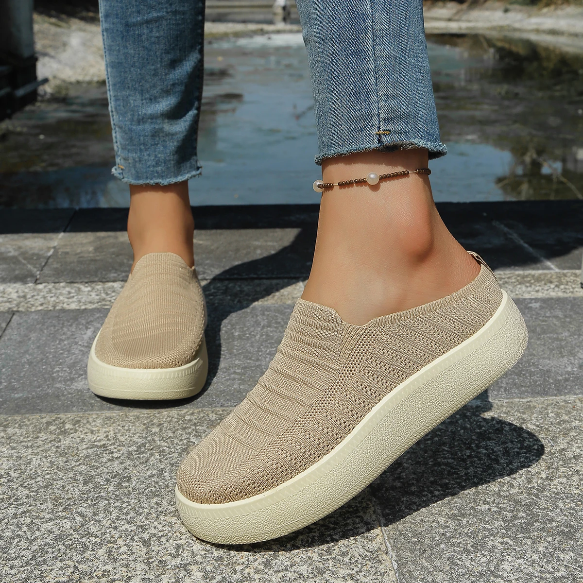 Good The Latest Summer Women's Single Shoes in 2026. The Fly-constructed Shoes Are Soft, Comfortable, Breathable and Lightweight