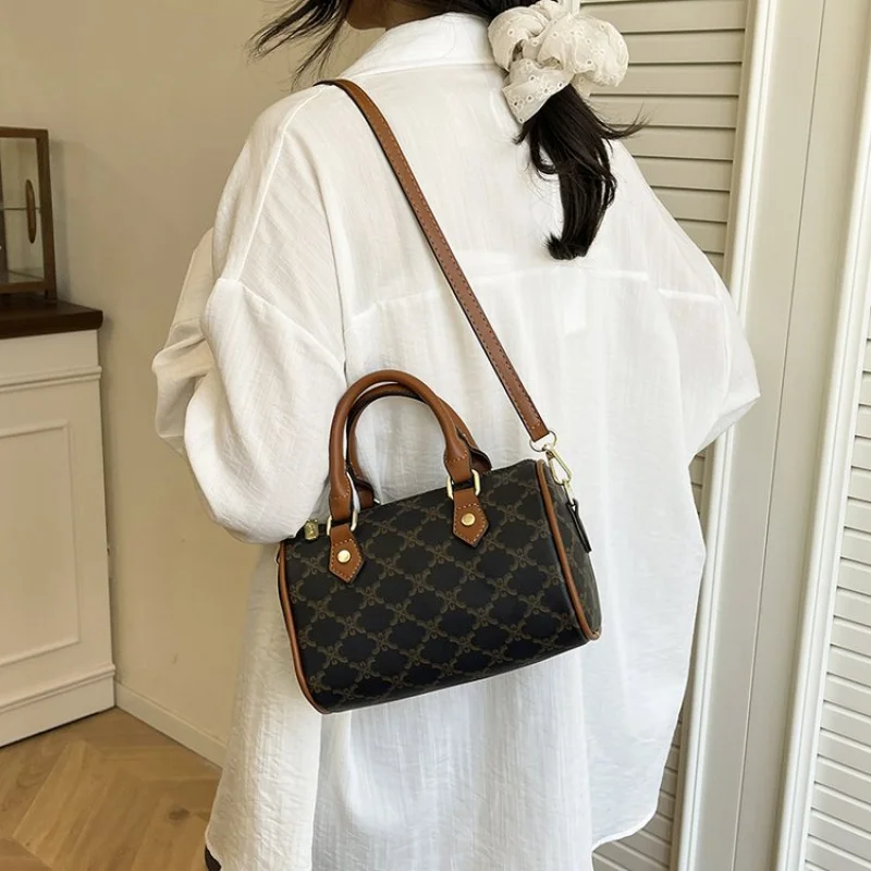 

Luxury Women's Messenger Bag Made Of Premium Leather Featuring Paris Elegant Vintage Look​