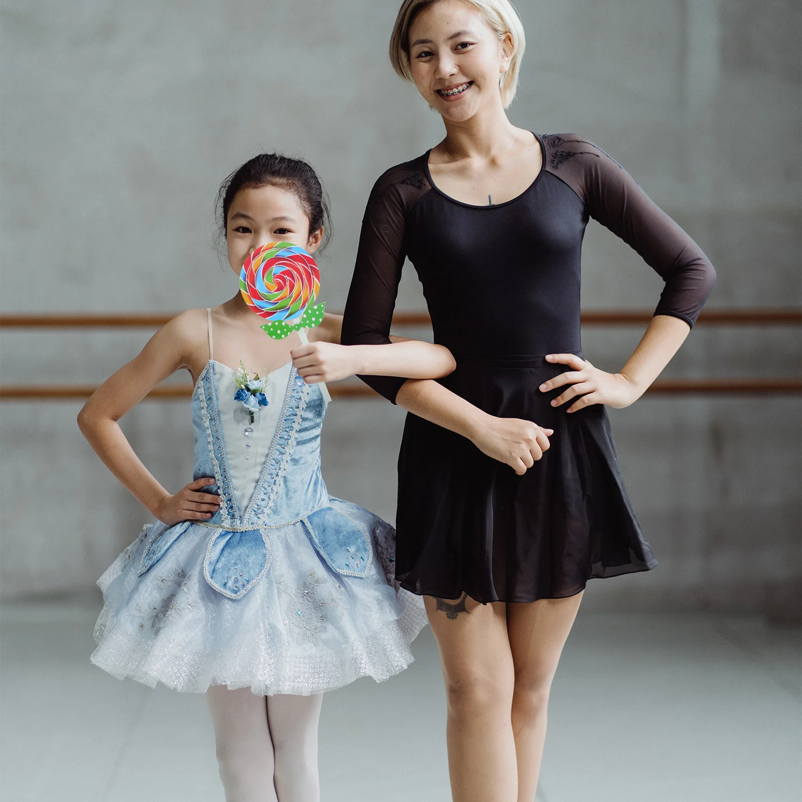 

4Pcs Large Lollipop Props Colorful Fake Candy Ornaments Kids Dance Performance Photoshoot Party Decor Fake Lollipops