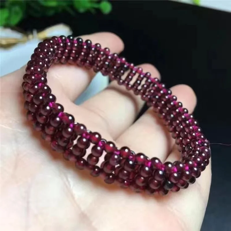 

Плетеный женский браслет с винно-красным гранатом