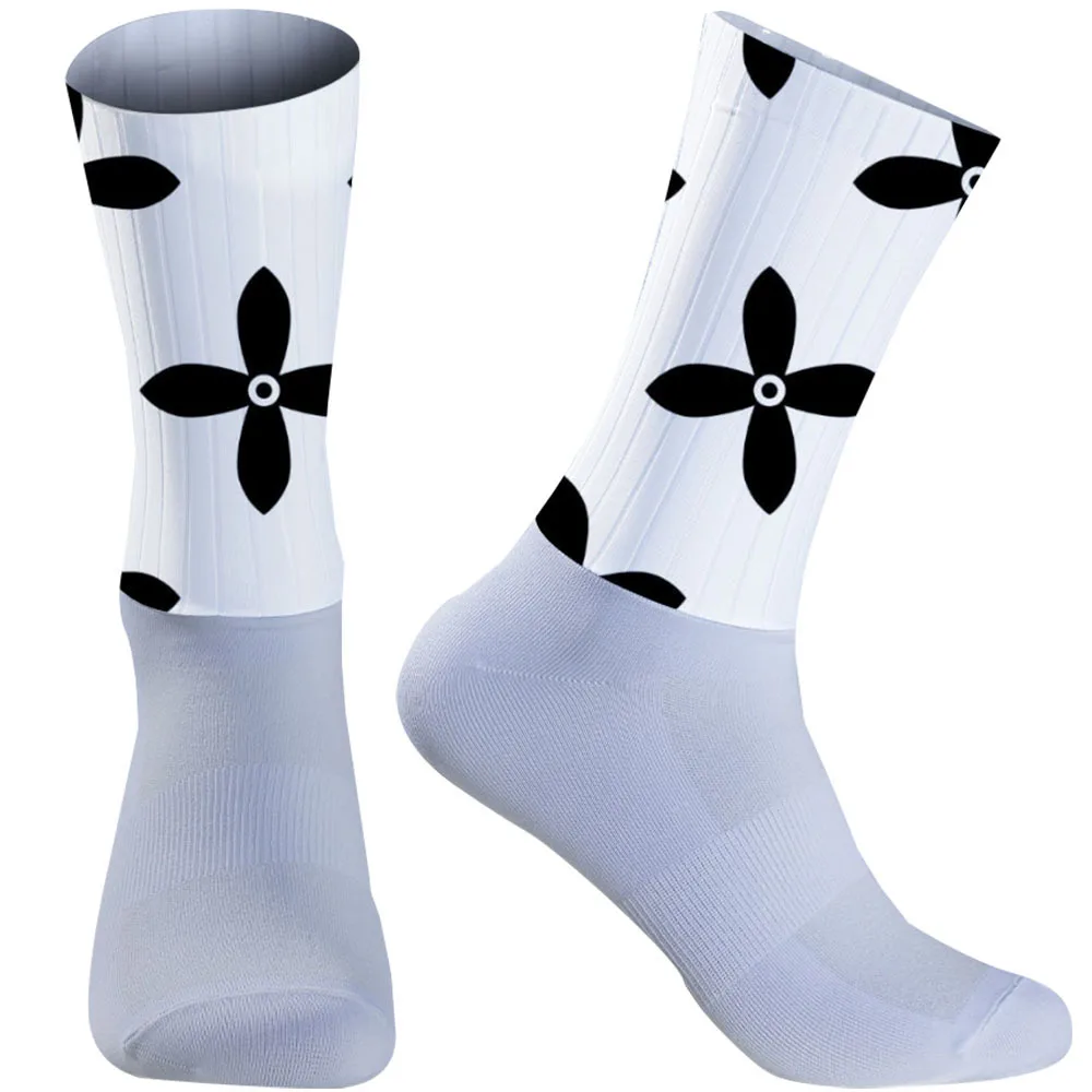 

Противоскользящая бесшумная подошва + дышащий хлопок, без беспокойства при ходьбе дома и продуманный дизайн носков, окрашенных распылением.