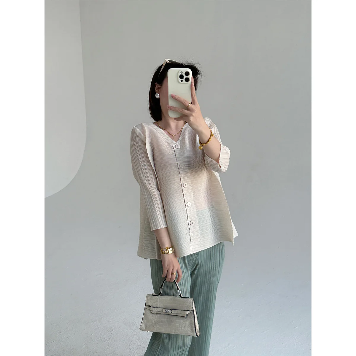 

Miyake Design Japanese Simple Pleated Jacket Women's High-End Loose Slim Versatile Cardigan Top 2026 New Style