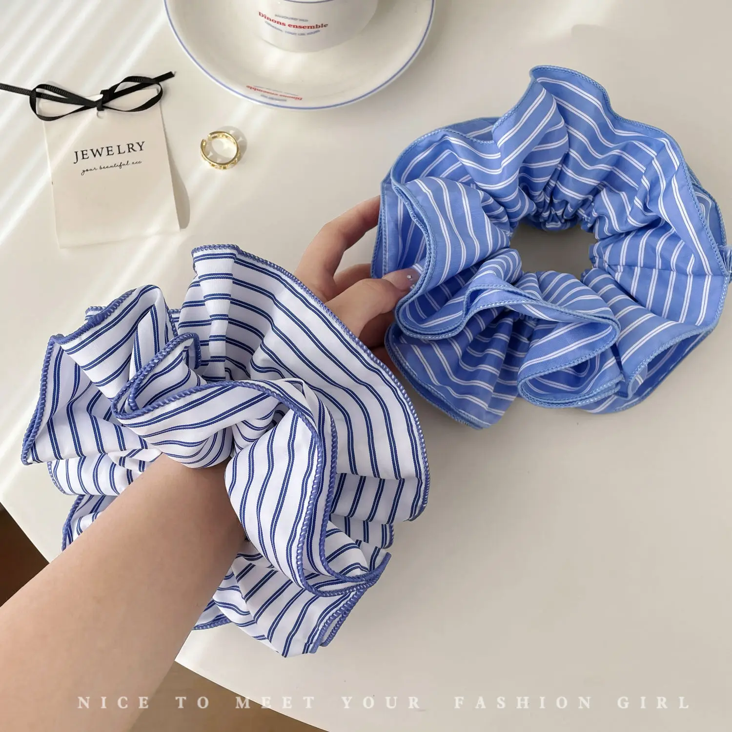 2025 Trend niebieskie paski tkaniny Scrunchies kobiety dziewczęta elastyczne gumki do włosów akcesoria krawat gumka do włosów liny nakrycia głowy nakrycia głowy — zdjęcie 4