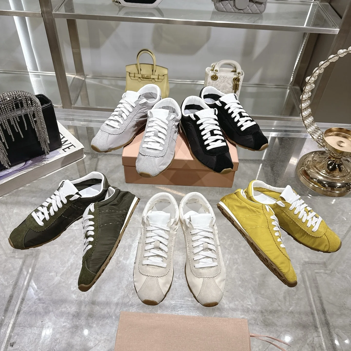 

2025 Comfortable and Versatile Flat Lace-Up Casual Canvas Sneakers