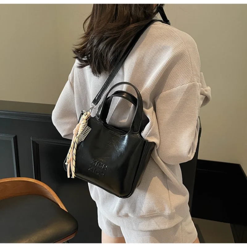 

Women's Mini Faux Leather Bucket Handbag with Top Handle, Spacious for Daily Office, Streetwear, Weekend Travel & Errands