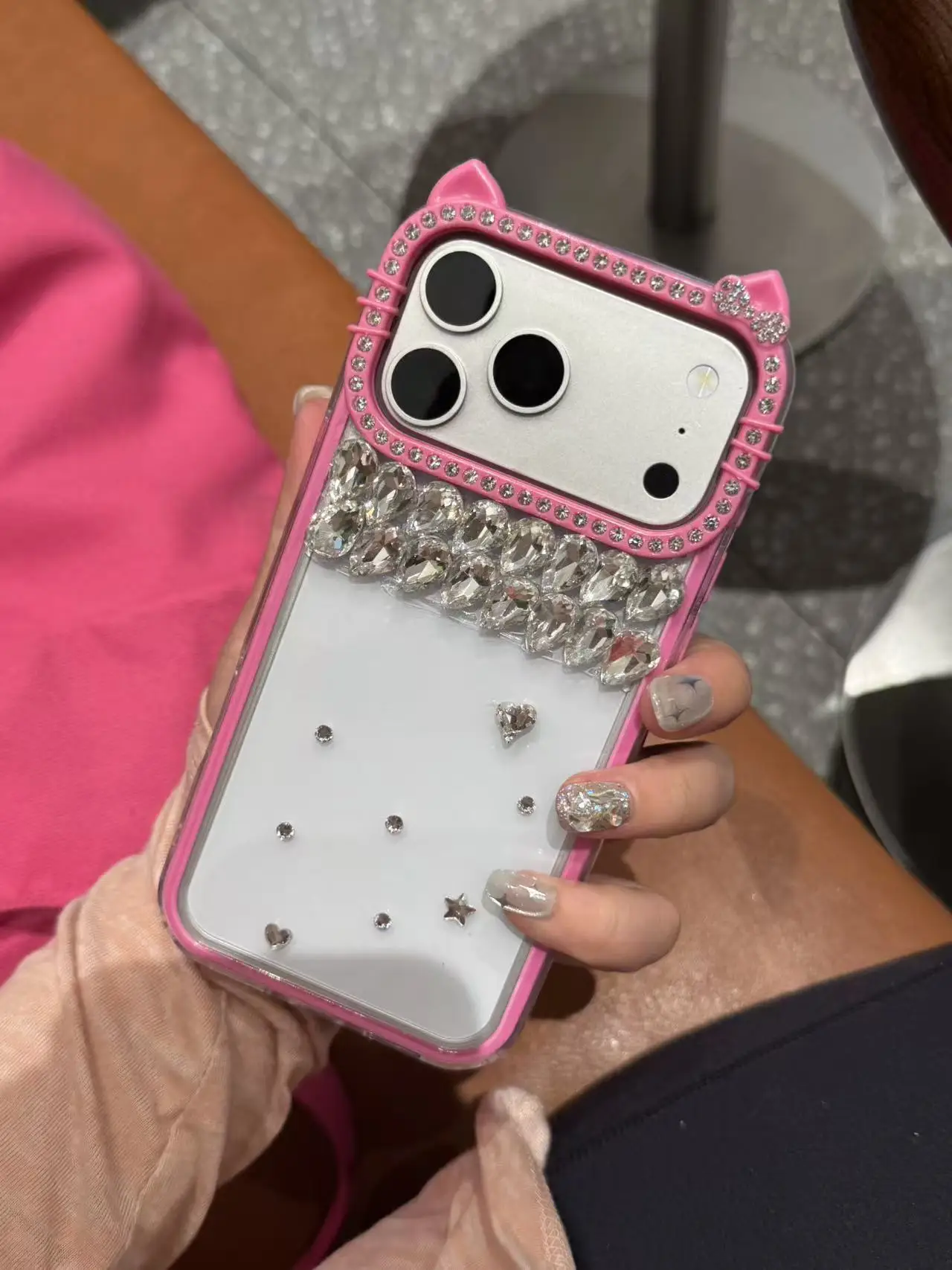 

Handmade Luxury Crystal Kitty Cat Style Diamond Phone Case for 17 16 15 14 13 12 11 Pro Max Customization Brand Protection Cover