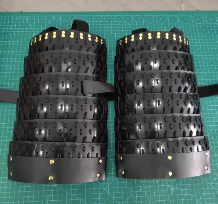 

Древнекитайская ламеллярная защита для рук, черная