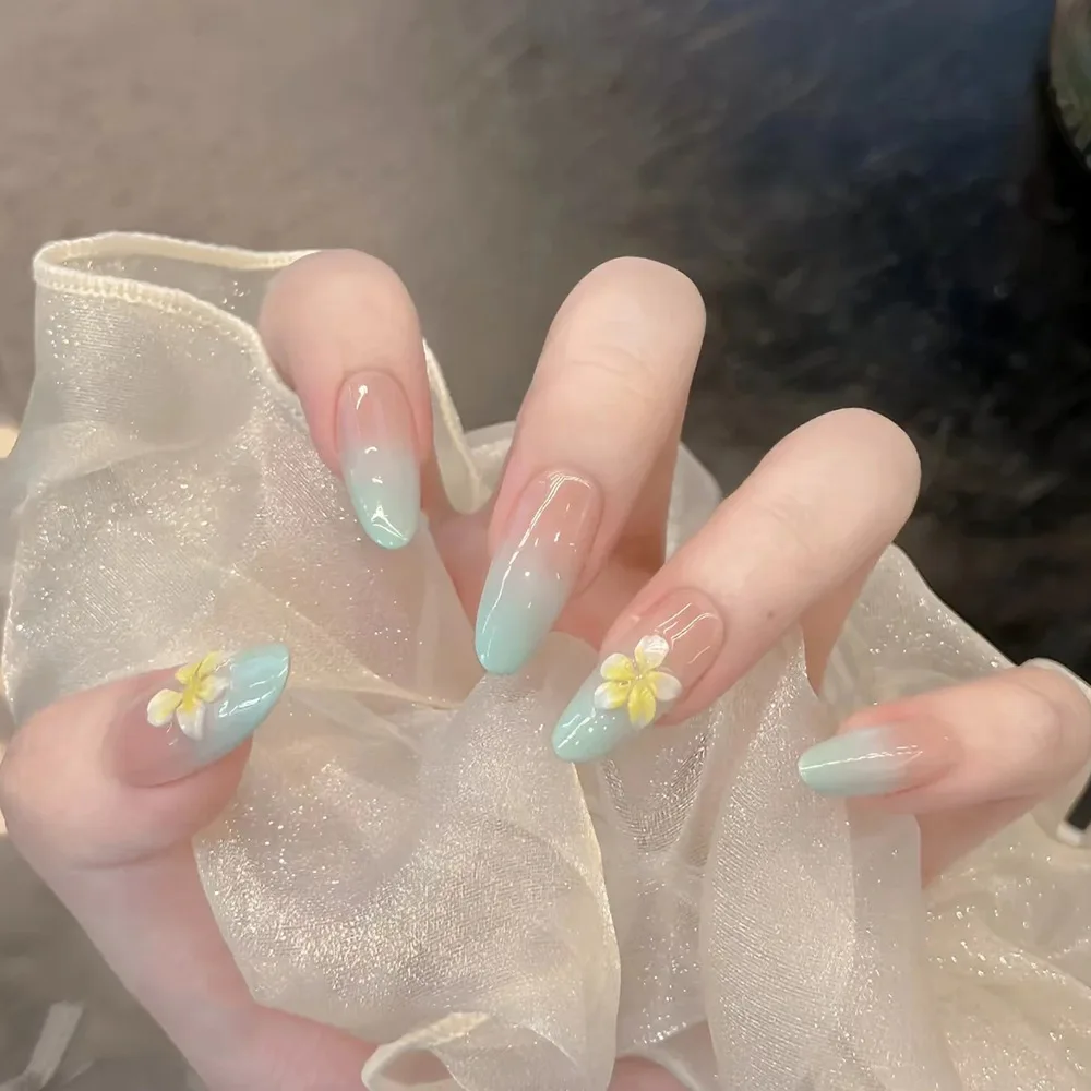 24枚入りミディアム丈フレンチラウンドヘッドプレスオンネイル、キャッツアイデザインの付け爪、ラインストーン付き、再利用可能なフルカバーネイルチップ