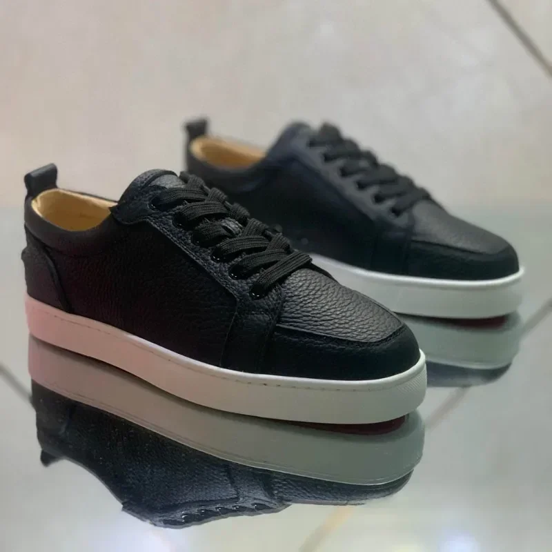 

Luxury Fashion Low Top Red Bottom For Men Trainers Spiked Black Litchi Genuine Leather Rivets White Sole Flats Sneakers Shoes