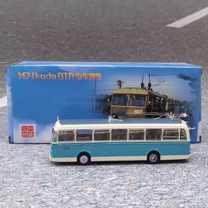 

Оригинал, модель автомобиля Skoda 8TR #117 в масштабе 1:64, пластиковая модель тележки, классическая модель автомобиля, статический подарок