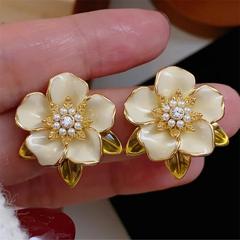 

Vintage Stud Earring For Women 925 Silver Needle Gold Plated White Flower Drop Ear Accessories Party Jewelry