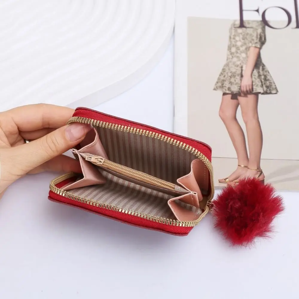 กระเป๋าสตางค์หนัง PU คุณภาพสูงสำหรับผู้หญิง 9 สี พร้อมพวงกุญแจขนปุย กระเป๋าใส่เหรียญลายการ์ตูน ที่ใส่บัตรเครดิต สำหรับผู้หญิงและเด็กผู้หญิง
