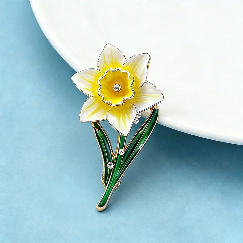 Wuli&baby March Birthday Flower Brooches For Women Lady Lovely Enamel Daffodil Plants Casual Party Brooch Pins Fashion Gifts