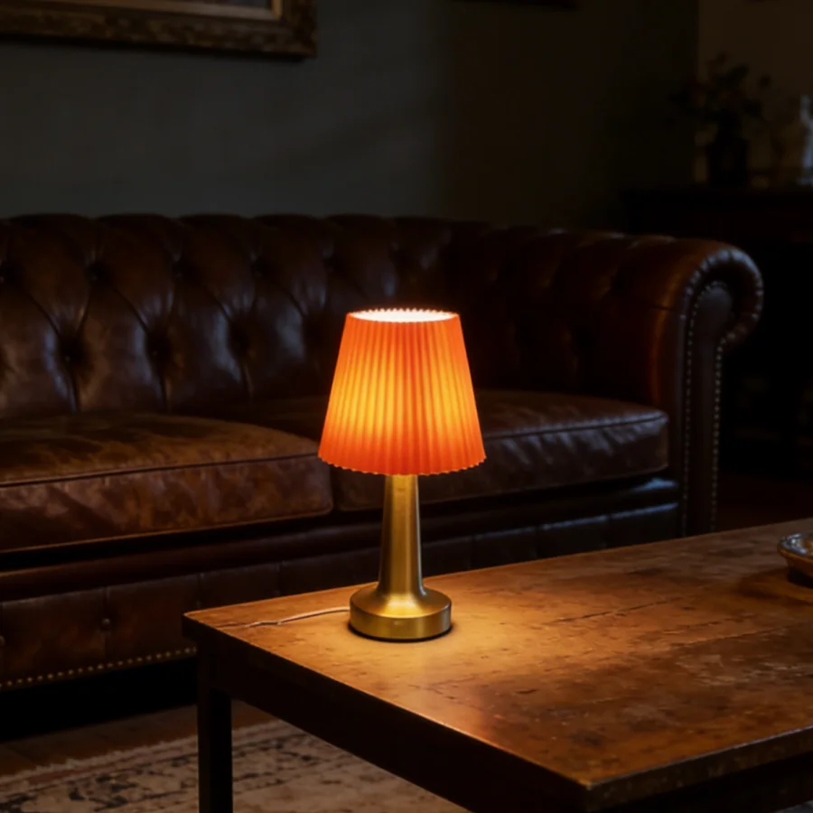 

1 шт. Настольная лампа из плиссированной ткани, ночник с латунным основанием и питанием от USB, компактная декоративная лампа для спальни, общежития, офиса