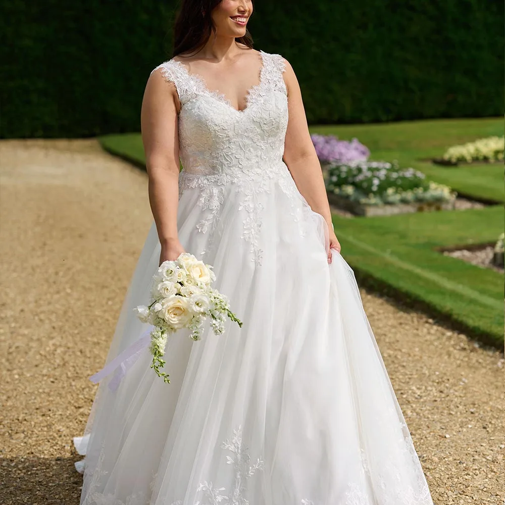 

Plus Size Wedding Dresses For Bride Appliques A-Line Bridal Gowns Sleeveless Sheer Shoulder Straps Brides dress Customized