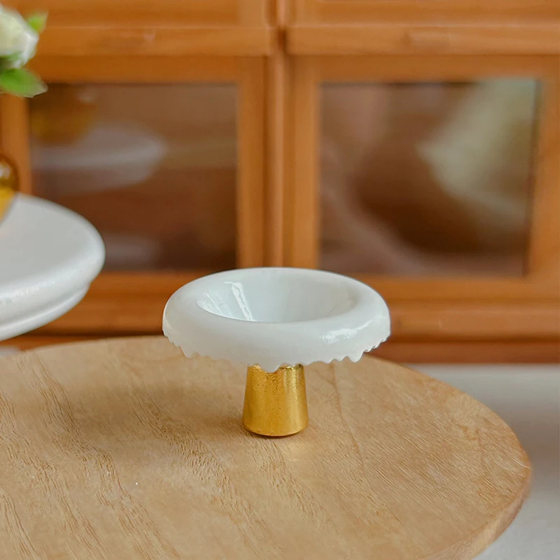 1pc casa de bonecas em miniatura liga pé alto disco modelo mini prato chá sobremesa pan bandeja frutas crianças fingir jogar brinquedos acessórios