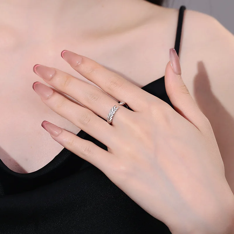 Trendy Stainless Steel Leaf Rings for Women Adjustable Gold Color Simple Arrow Open Ring Ladies Jewelry Weddings Gifts New