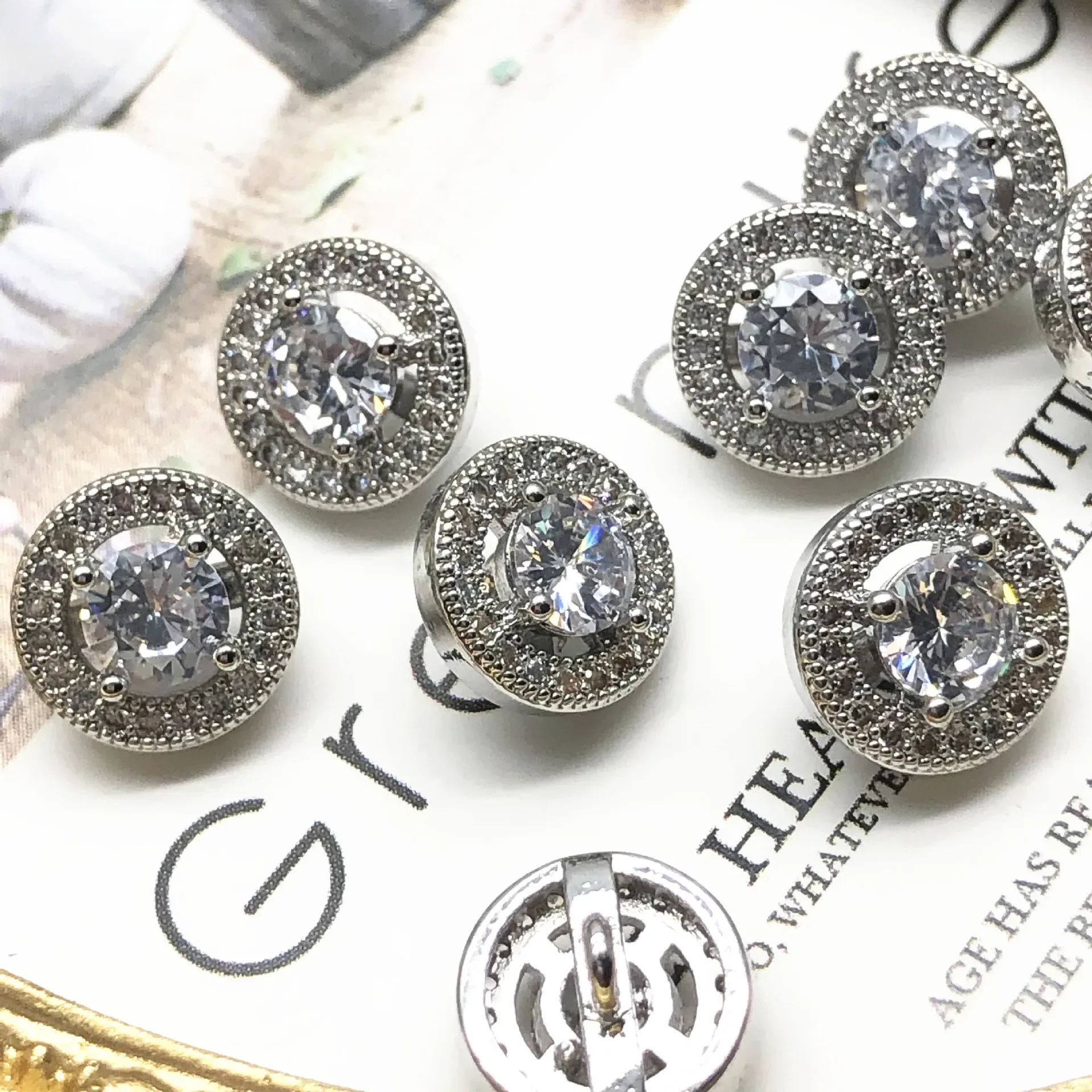 5pc/lot Shining Crystal Flower Buttons Cubic Zirconia Button for Shirt Decorative CZ Sewing Buttons for Cashmere Knit Cardigan