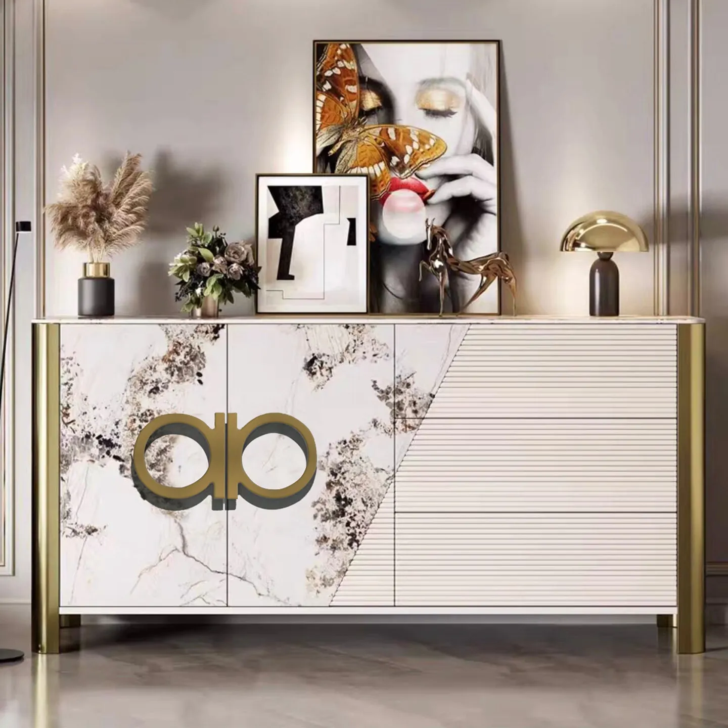 

Легкий роскошный пристенный кухонный шкаф из массива дерева с отделкой из каменной плиты и нержавеющей стали, интегрированный в стену.