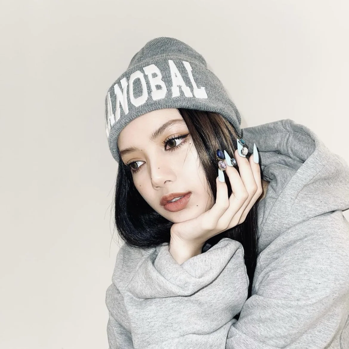 Jisoo LISA-gorro de lana para hombre y mujer, gorro de punto con la misma letra, color gris, tendencia de otoño e invierno, regalo para parejas, 2022