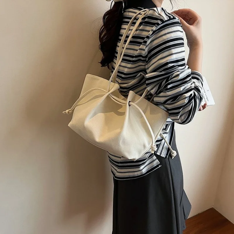 

Сумка через плечо с магнитной застежкой, женская компактная кожаная сумка через плечо с держателем для карт и брелком